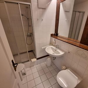 Standard Zimmer mit Kingsize-Bett